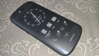 Russian President Vladimir Putin gifted this dual-screen smartphone to Chinese President Xi Jinping