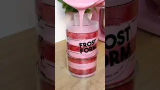 I mean, this is literally the easiest way to make a striped cake though!! 😱 www.frostform.com ❤️