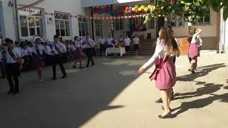 Valsul absolvenților clasa a IX-a IP Gimnaziul Ustia r-l. Glodeni.