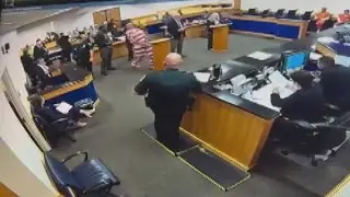 Florida man spits at judge during court hearing, deputies tackle him