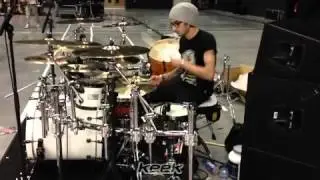 Zayn Malik playin' the drums!
