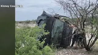 3 killed in rollover crash following pursuit in Kinney County, sheriff&rsquo;s office say