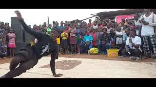 Breakdancing to the community#communityoutreach #breakdance #bboy