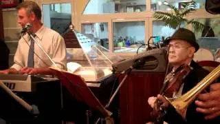 Mucea. Sadau`....(live la o nunta de la Trei Pitici)