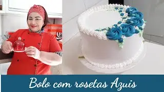 DECORAÇÃO DE BOLO COM ROSETAS AZUIS