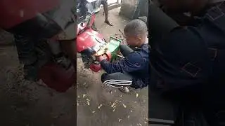 Tricycle (keke) pivot pin puller