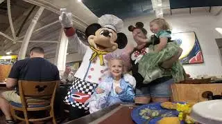 Meeting Mickey @ Chef Mickey's (Disney World)