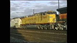 NEW GE Locomotives idling at CP85  Erie, Pennsylvania  Date 9 29 96  Time 6 25 pm