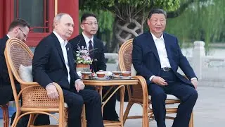 Xi holds an informal meeting with Putin at Zhongnanhai