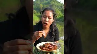Survival Eating in the Jungle: Spicy Grill Tuna Fish Over Fire!🔥🌿 #shorts