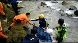 Deadly accident: Indonesia bus plunges into ravine | AFP