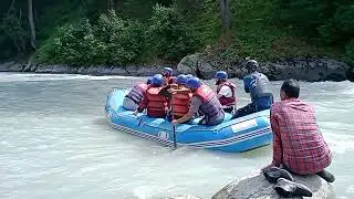 Pahalgam Boat Rafting in Lidder River #hareemishrath #pahalgam #boatrafting #lidderriver