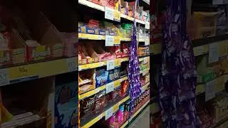 英國便利商店版 Tesco！小小一間什麼都有 🛍️🇬🇧Tesco Express &ndash; The UK&rsquo;s Mini Supermarket That&rsquo;s Everywhere!