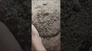 #crushing #asmrsounds #asmrsleephelp #asmrsatisfying #anxietyrelief #saasmr #grittycement #sandasmr