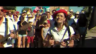 Juign&eacute; sur Sarthe - March&eacute; &agrave; La Ferme en Chanson avec Marie et Violaine.