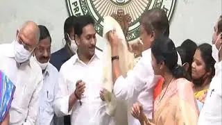 AP CM YS Jagan Disbursing ''YSR Nethanna Nestham'' Virtually from Camp Office - Tadepalli