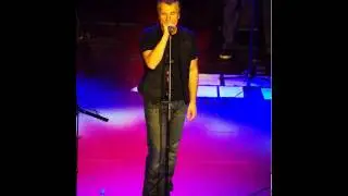 Bruno Pelletier - Second Moscow Concert 2010 through DSLR-viewfinder