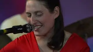 Chovendo Na Roseira