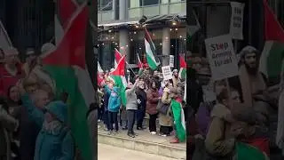 THE EVIL PRO PALESTINIAN ISLAMIC DEFENCE LEAGUE GATHER OUTSIDE BOOKING.COM MANCHESTER 🇮🇱vs🇵🇸