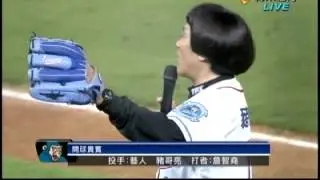 1020426CPBL犀牛 vs. 桃猿@桃園球場 豬哥亮開球