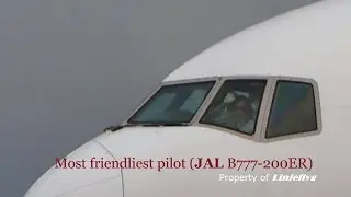 Most friendly pilot waving (JAL B777)