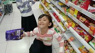 Arsyla dan kak shavira paling suka belanja jajanan