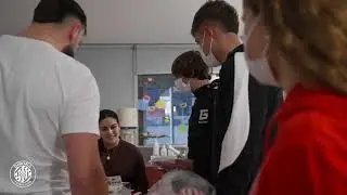 ELS JUGADORS DEL GIRONA FC VISITEN ELS NENS DE L HOSPITAL JOSEP TRUETA