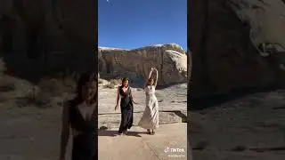 Addison rae twerking with her mom