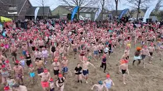 Nieuwjaarsduik Rietplas 2025 ging gewoon door ondanks kou en storm