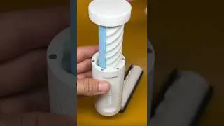 Скручивающаяся бутылочка для таблеток 🥸 #productdesign #oddlysatisfying #diy
