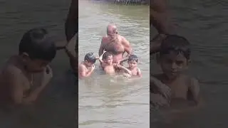 3 kids play with river water