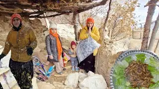 Nomadic Mother&rsquo;s Survival in the Mountains | Cooking Wild Mushrooms Over Open Fire