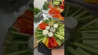 Build a crudit&eacute;s platter with me 🫛🥦🥒🌶️🫑🫒🥕 #charcuterie #veggies