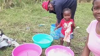 A Simple Village Day: Washing Clothes in the Stream with My Daughter