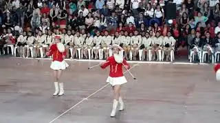 Coreografía bastoneras Unidad Educativa 