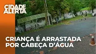 Família é surpreendida por cabeça d'água no litoral e criança é arrastada