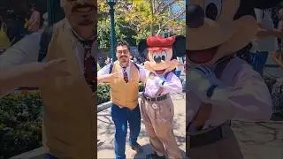 TB 2025 MEETING DCA'S MICKEY MOUSE #Disneyland #MickeyMouse #MeetingMickey #ToonTown #ElAlexShow
