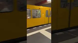 U-Bahn Moment #berlin #ubahn #ubahnberlin #yellow #oldstyle #transport #underground #germany #moment