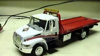 Custom 32nd scale diecast International 4400 rollback flatbed wrecker with working lights