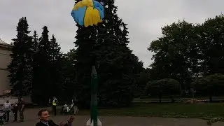 Запуск водяних ракет на виставці 