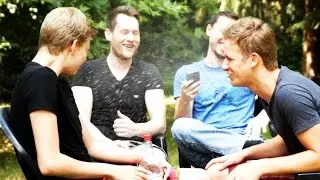 Nicht lachen: Elke und Beate vers&uuml;&szlig;en uns den Tag!