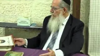 Rav Katz giving Divrei Torah to children visiting his Sukkah