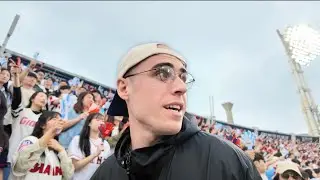 An American & Chinese Go To Korean Baseball Game