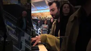 Little Kid Requests &ldquo;Take Me to Church&rdquo; &ndash; Pianist Delivers, Crowd Amazed! 🎹👦❤️