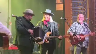 Dave Alvin and David Hidalgo sing “Fourth of July”June 16, 2023