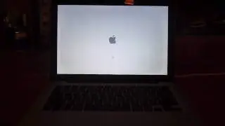 First Boot-Up of MacBook Pro 13 inch (april 2010)