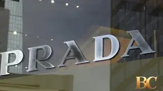 Группа компаний Prada объявила о приобретении конкурента в сфере моды Versace за сумму около 1,4 ...