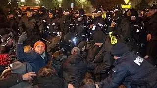 Poland protests: crowds and opposition renew calls for press freedom in parliament