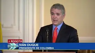 Jos&eacute; P&eacute;kerman bes&oacute; la bandera de Colombia  | Gol Caracol
