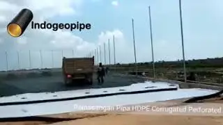 Pemasangan Pipa HDPE Corrugated Perforated untuk Lapangan Sepak Bola
